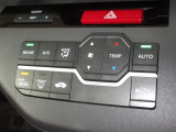 エアコンはオートエアコンでお好みの温度調整が出来、オールシーズン快適にドライブできます!リア席はプライバシーガラスで夏も涼しく過ごせます!
