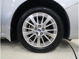 純正16インチアルミホイール装備・タイヤサイズ205/55R16