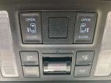 【両側パワースライドドア】スマートキーや運転席のスイッチで後席両側スライドドアの開閉が可能♪電動だから力を入れてドアを開ける必要が無く、小さなお子様でも簡単に開け閉めでき快適です♪