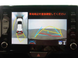 パノラミックビューモニター付きです。車両を上から見たような映像をディスプレイオーディオ画面に表示。運転席からの目視だけでは見にくい、車両周辺の状況をリアルタイムでしっかり確認できます。