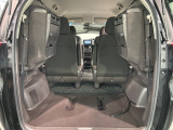 3列目シートを跳ね上げればラゲッジスペースを更に広く使えます。