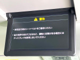 【フリップダウンモニター】大画面モニターで後席でもエンタメをお楽しみいただけます。小さなお子様にも大人気の装備です♪