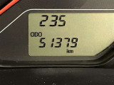 入荷時点での走行距離になります。車両の入れ替え等で若干走行距離が増えてしまう事がございます。ご理解の程お願い申し上げます。