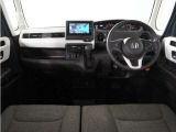 ◆視界広々で非常に運転しやすくロングドライブでも疲れを感じさせないすっきりとまとまったインパネ周りです。