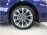 純正17インチアルミホイール装備・タイヤサイズ205/50R17
