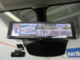 【インテリジェントルームミラー】液晶ディスプレイで後方部を広い視野で確認できるルームミラーモニター搭載!左側にはアラウンドビューモニターが表示されます。