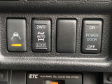 4WD車となっております。路面状態に応じて2WD&hArr;4WDが切り替え可能です。