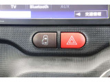 スライドドアの開閉は、ドアハンドルはもちろん運転席からのスイッチ操作でも可能です。お子様の送迎時の乗り降りも一段と楽になります。