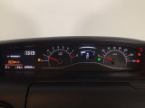 メーターの横に液晶カラーディスプレーを装備。航続可能距離等の情報やHonda SENSINGの注意・警告を表示します!