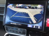 バックをするとき自動でリアの様子が映る『リアカメラ』付き!ナビ画面で確認しながらバックができますから安心ですね。でも、目視も大切ですよ!安全第一でお願いします!
