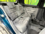後部座席も気になるようなキズ・汚れやへたり等、大きなダメージはなく、良好な状態です。