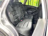 後部座席も気になるようなキズ・汚れやへたり等、大きなダメージはなく、良好な状態です。