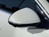 視認性が高い純正ミラーを採用しております。安全に運転が出来る様、一つ一つの部品に拘っているのがメルセデス・ベンツです。