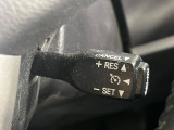 【クルーズコントロール】高速道路もラクラク走行。アクセルを離しても一定速度で走行ができ、長距離運転時の負担を軽減!加速・減速も簡単なスイッチ操作で調整できます。