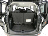 開口部の広いラゲージスペースは、ゴルフバックなどの荷物もラクラク積み込めます。