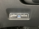 ハンドルの左下にETCがついています。高速道路の料金所の通過も楽々です。 カードの取り出しもしやすい場所についています。