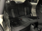 ●後部座席も気になるようなキズ・汚れやへたり等、大きなダメージはなく、良好な状態です。