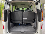 普段のお買い物や通勤、送迎等に十分な荷室スペースを確保しております。セカンドシートを倒すと、大きな荷物の積載も可能です♪