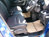 ルームクリーニング済みの綺麗な室内。シートリフターを装備してますので、思い同りの運転姿勢に調整出来ます。