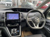 ダッシュが広くガラスが大きく視界が広いのでフロント廻りの見通しは良いです。