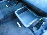助手席シートの下にはアンダーボックスも装備してます★