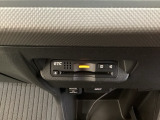 エアコンパネルの下にETCがついています。高速道路の料金所の通過も楽々です!。 カードの取り出しもしやすい場所についています。