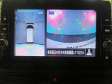 上から見下ろしているような映像で駐車をサポートするアラウンドビューモニターと、安心のバックモニター付き!ナビの画面にカメラ映像がしっかり表示されるので、駐車が苦手な方でも安心して車庫入れができますよ♪