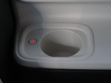 ホッとカップホルダーが運転席・助手席にあります。ホットドリンクをちょうど良い温度でキープしてくれる保温機能付で嬉しいです。