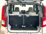 普段のお買い物や通勤、送迎等に十分な荷室スペースを確保しております。セカンドシートを倒すと、大きな荷物の積載も可能です♪