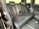 後部座席も気になるようなキズ・汚れやへたり等、大きなダメージはなく、良好な状態です。