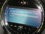 Apple CarPlay搭載!お持ちのiPhoneをナビに接続することによって、音楽を聴いたり、電話をかけたりすることができます!