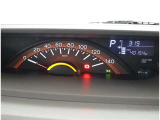 とっても見やすいメーターです。夜間時はラグジュアリーな気分にさせてくれる照明が魅力ですので、夜のドライブも楽しみになりますよ♪