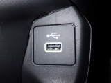 USBポートでゲームや動画も車内で楽しめる!お気に入りのコンテンツをいつでもどこでも満喫して、レジャーシーンがもっと盛り上がりますね☆