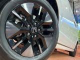 【純正16インチアルミホイール】外観にマッチした純正アルミホイールを装着しております。各種社外アルミホイールや、スタッドレスタイヤも取扱いしております。是非ご相談ください♪