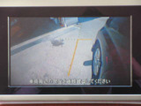 サイドカメラ付き。サイドの映像をディスプレイで確認しながら車庫入などができ大変便利です。