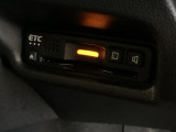 ハンドルの左下にETCがついています。高速道路の料金所の通過も楽々です。 カードの取り出しもしやすい場所についています。