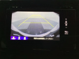 バックでの車庫入れも安心です! リアカメラが付いているバックモニター付のナビを装備しております。操作線もついており距離感も画面から確認できます。