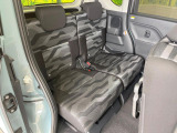 後部座席も気になるようなキズ・汚れやへたり等、大きなダメージはなく、良好な状態です。