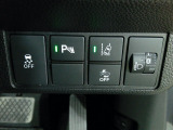 パーキングセンサーや横滑りを防ぐVSA等のスイッチ類は運転席の右側、手の届きやすい位置にあります。