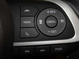 アダプティブクルーズコントロール機能付きです。走行中に先行車の様子を検知しながら、設定した車速の範囲内で先行車との距離のキープを支援します。詳細は販売店スタッフまでおたずねください。