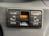【両側パワースライドドア】スマートキーや運転席のスイッチで後席両側スライドドアの開閉が可能♪電動だから力を入れてドアを開ける必要が無く、小さなお子様でも簡単に開け閉めでき快適です♪