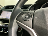ステアリングにオーディオ操作スイッチが付いています。オーディオ画面に直接タッチしなくても操作が出来ますので、運転に集中できます。