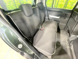 後部座席も気になるようなキズ・汚れやへたり等、大きなダメージはなく、良好な状態です。