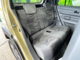 後部座席も気になるようなキズ・汚れやへたり等、大きなダメージはなく、良好な状態です。