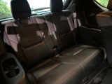 3列目シートはもちろん状態良好☆大人でもゆったりと座って頂けますので、大人数でのお出かけもラクラクです♪ご家族で、気の知れた仲間で、ドライブに行くのが楽しみですね♪