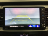 バックでの車庫入れも安心です! リアカメラが付いているバックモニター付のナビを装備しております。操作線もついており距離感も画面から確認できます。