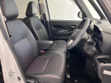 ゆったりと座れる運転席シートですのでストレスなく運転が出来ますよ!