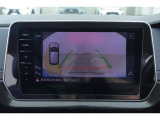 リヤビューカメラ:車両後方をモニターに映しだし、画面にはガイドラインが表示され車庫入れや縦列駐車を容易にします!