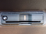 ■【ETC車載器】が装備されています。セットアップをしてお渡しとなり、ETCカードを差し込むだけで高速道路の利用が可能です。