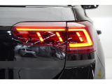LEDテールランプは、ダイナミックターンインジケーター(流れるリヤウィンカー)になっております。遠目にもどちらに曲がりたいのかわかりやすいメリットもあります。